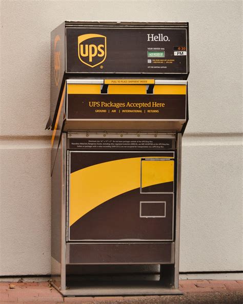 ups store drop off times.